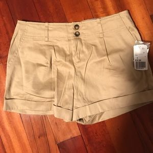 Kaki shorts